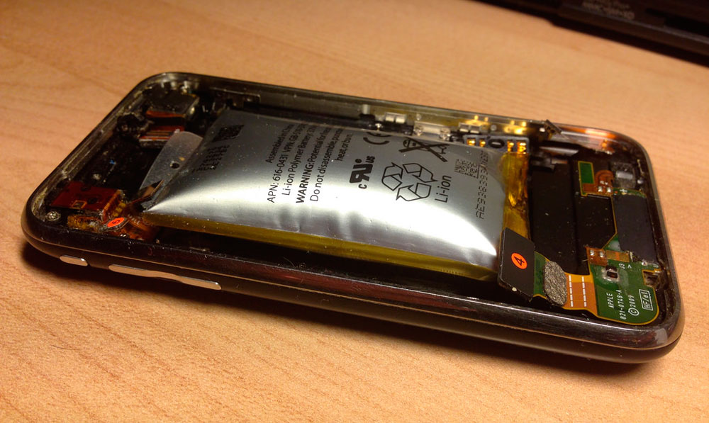 Cómo agotar la batería de un móvil [Soluzione batteria a cellule gonfie] 1