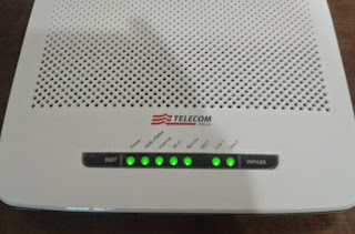 Enrutador viejo en la casa enrutador antiguo