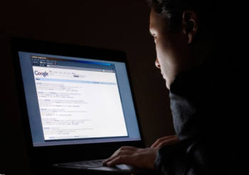 la computadora es propensa a los piratas informáticos y las intrusiones