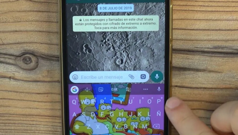 como cambiar el fondo del teclado en android para insertar una foto o imagen