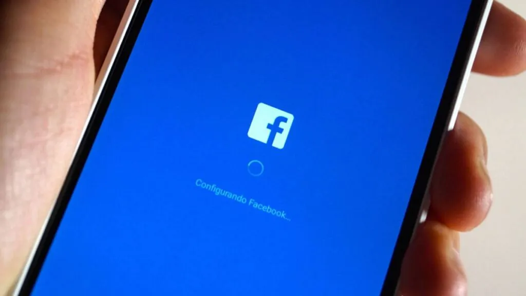 la aplicacion de facebook no funciona y muestra un error en android