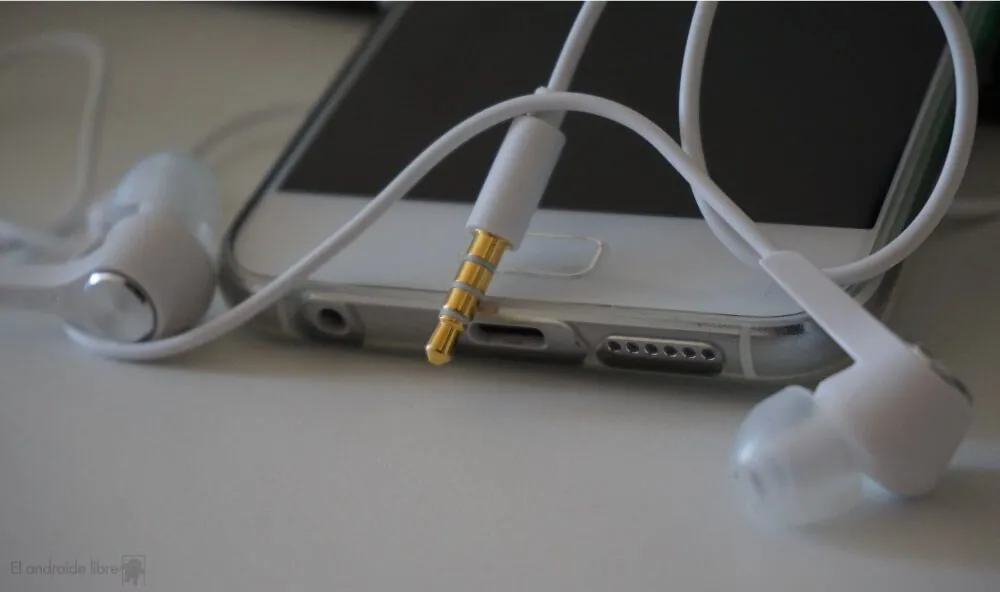 que hacer si el conector para auriculares no funciona en su telefono android